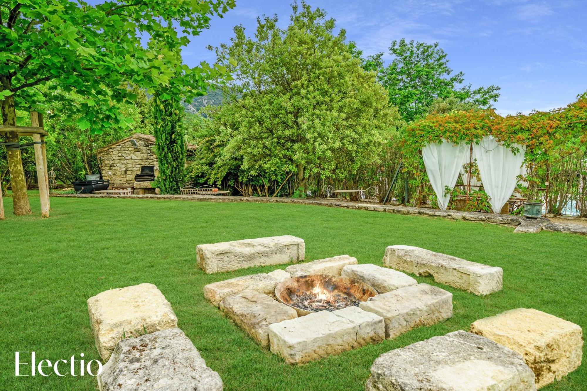 Residence Les Petitons Oppède Екстериор снимка